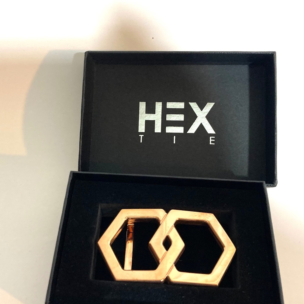 HEX TIE BRAND REVERSIBLE BLACK & RED LEATHER BELT W/ COPPER COLORED BELT BUCKEL